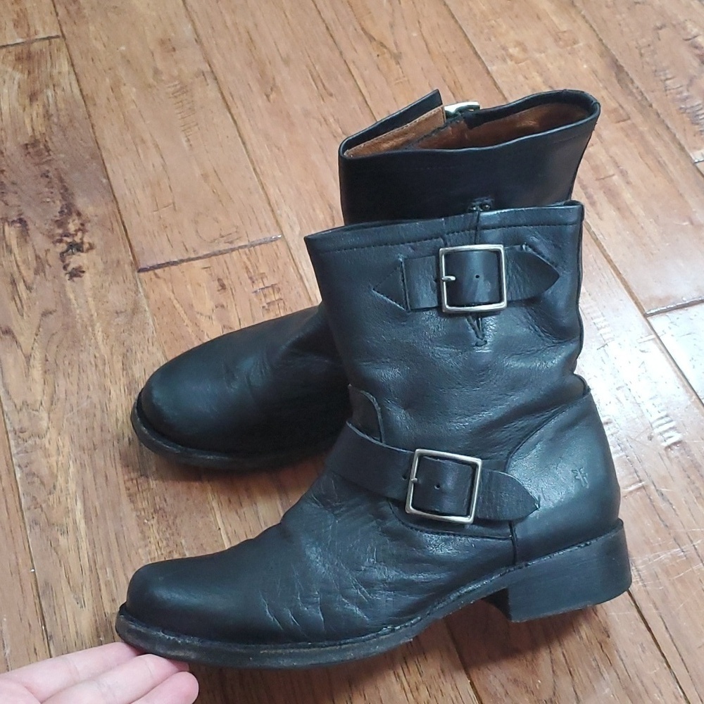 Frye Vicky belt black leather booties